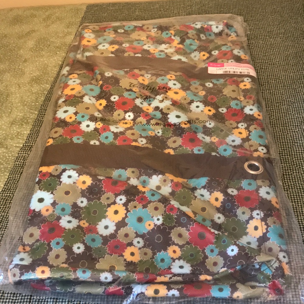 Destashing- thirty one large carry